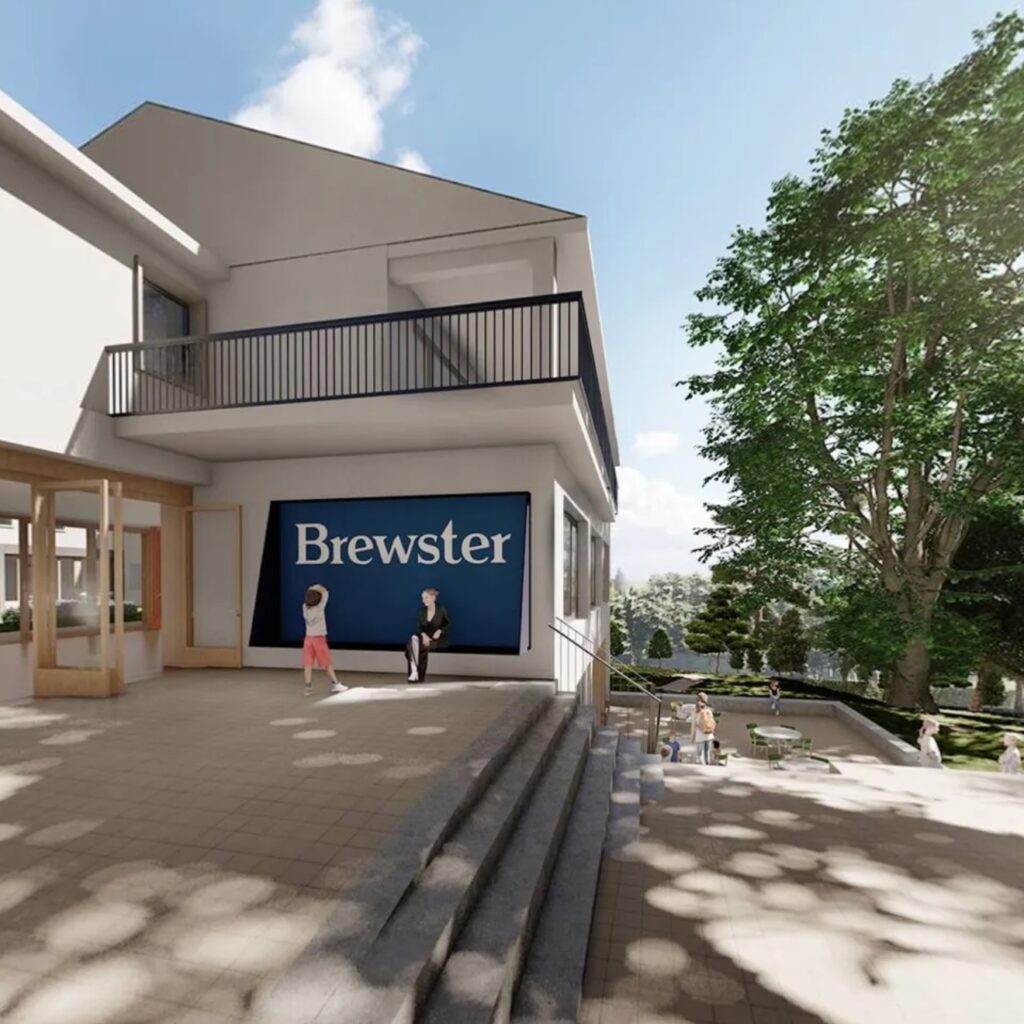 Sanción de hasta 100.000 euros por la tala ilegal de pinos en una parcela donde se ubica el colegio Brewster