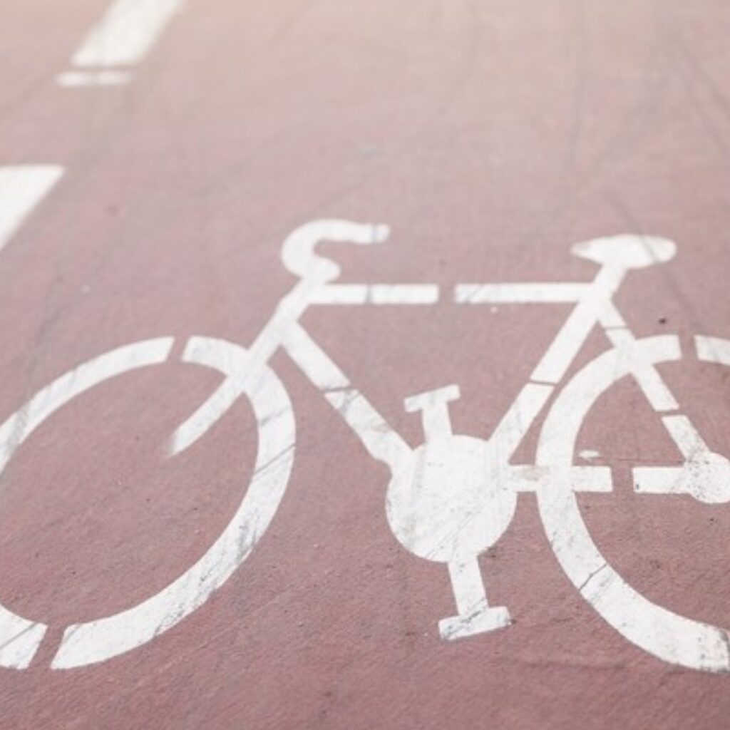 Colmenar Viejo mejora la Circunvalación con un carril bici y aceras más amplias