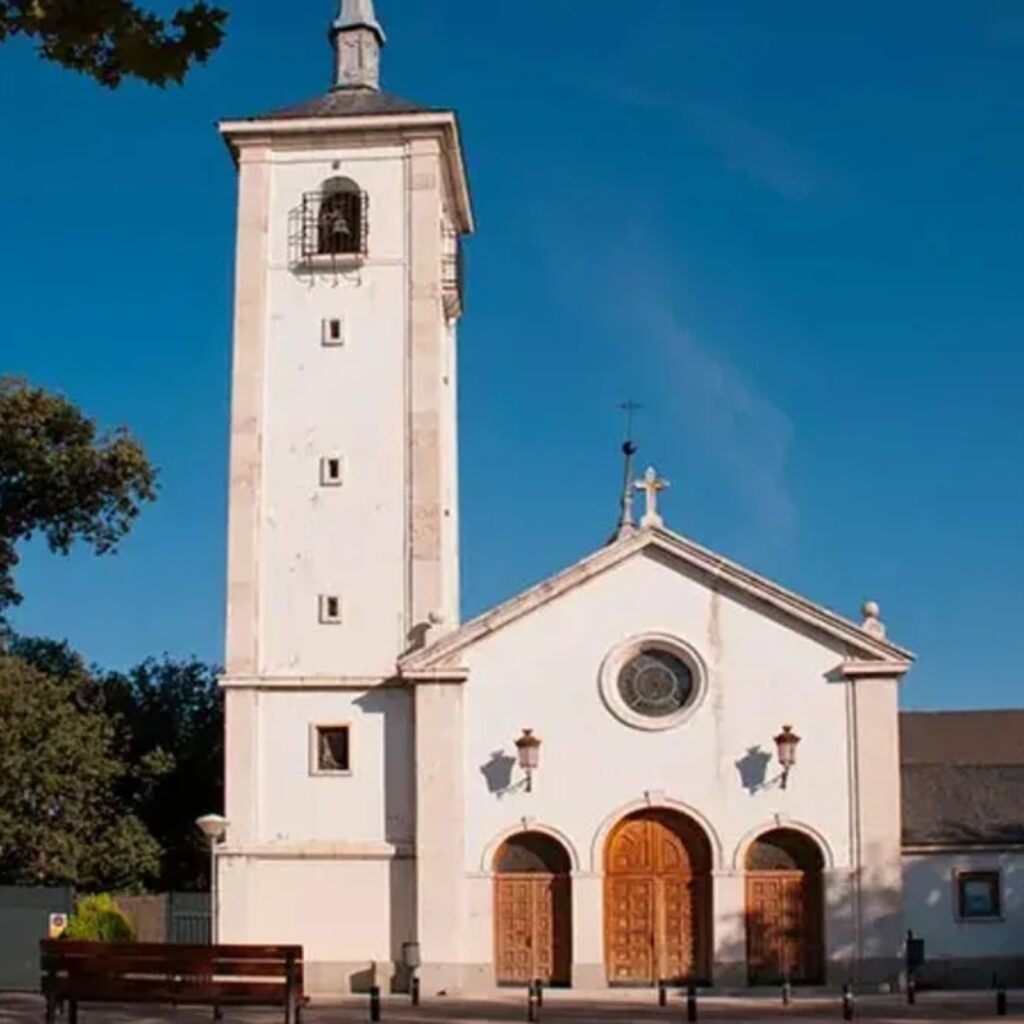 La Iglesia de La Moraleja busca apoyo vecinal para evitar su cierre