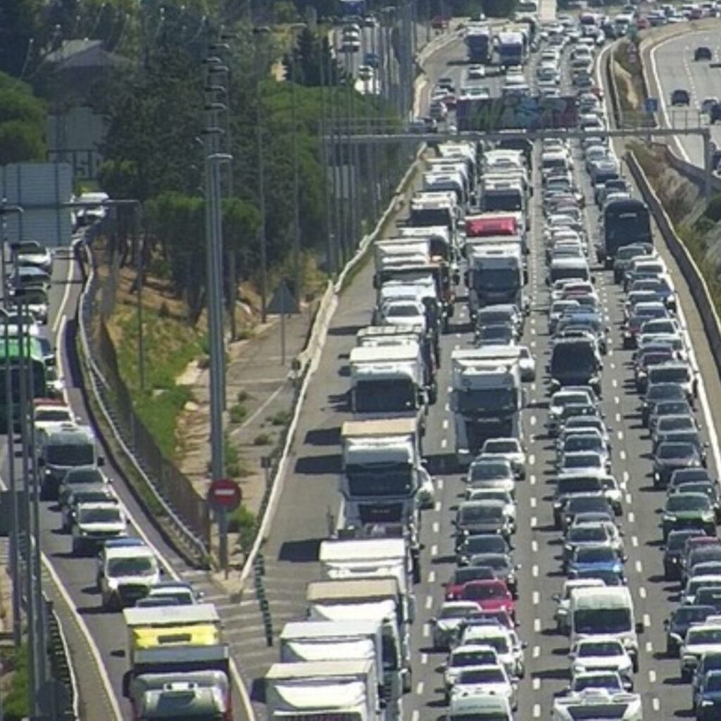 Un accidente múltiple colapsa la M-607 con hasta nueve kilómetros de atasco