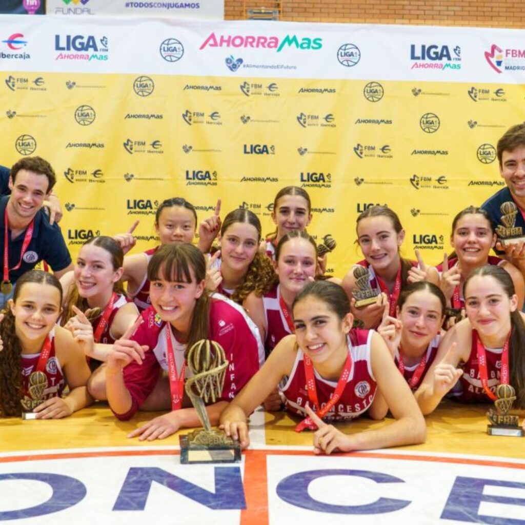 El Traveleando Alcobendas reina en Madrid y revalida el título de la Liga Ahorramas Infantil