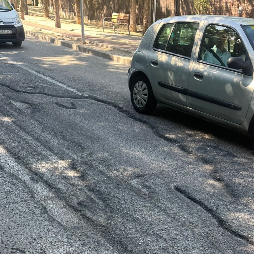 Los vecinos de La Moraleja estallan contra los «socavones descomunales» del Paseo de Alcobendas