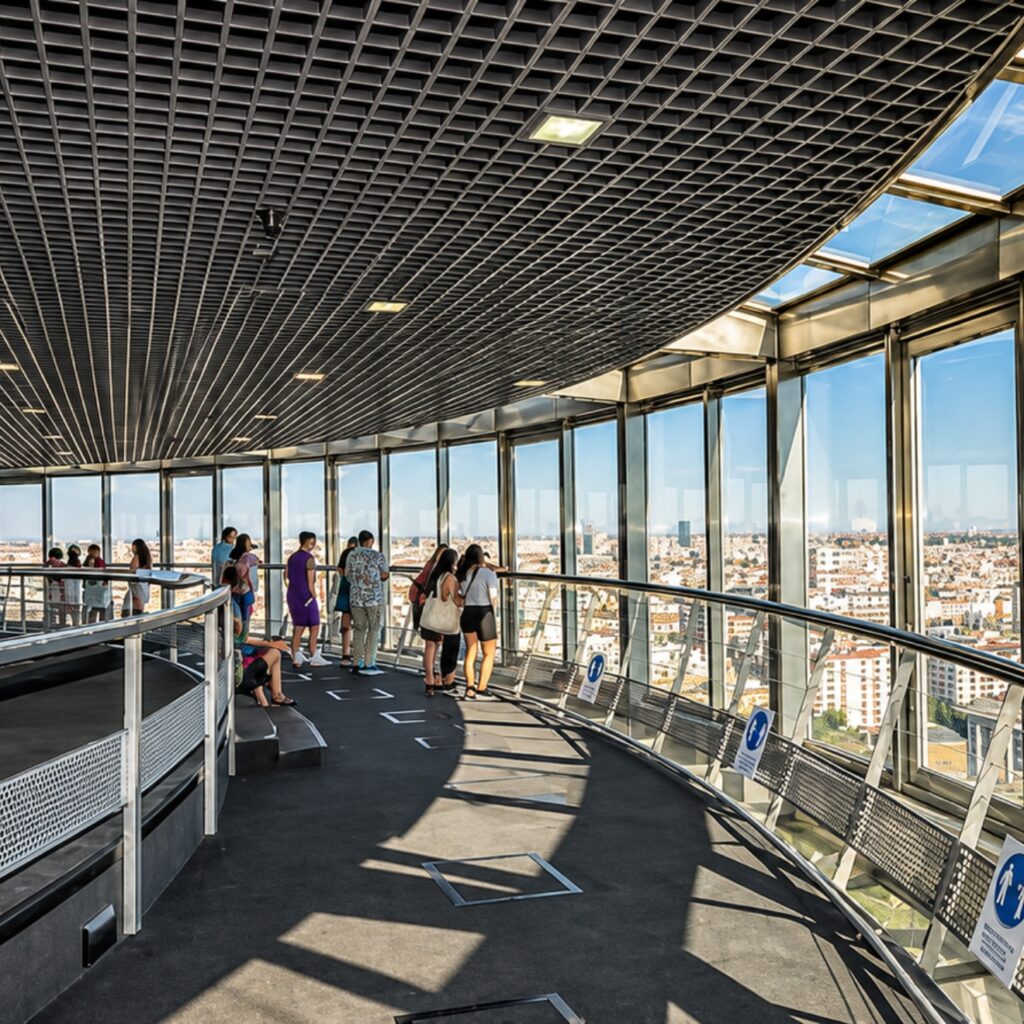 Disfruta de las mejores vistas de Madrid desde el mirador panorámico del Faro de Moncloa por 4 euros