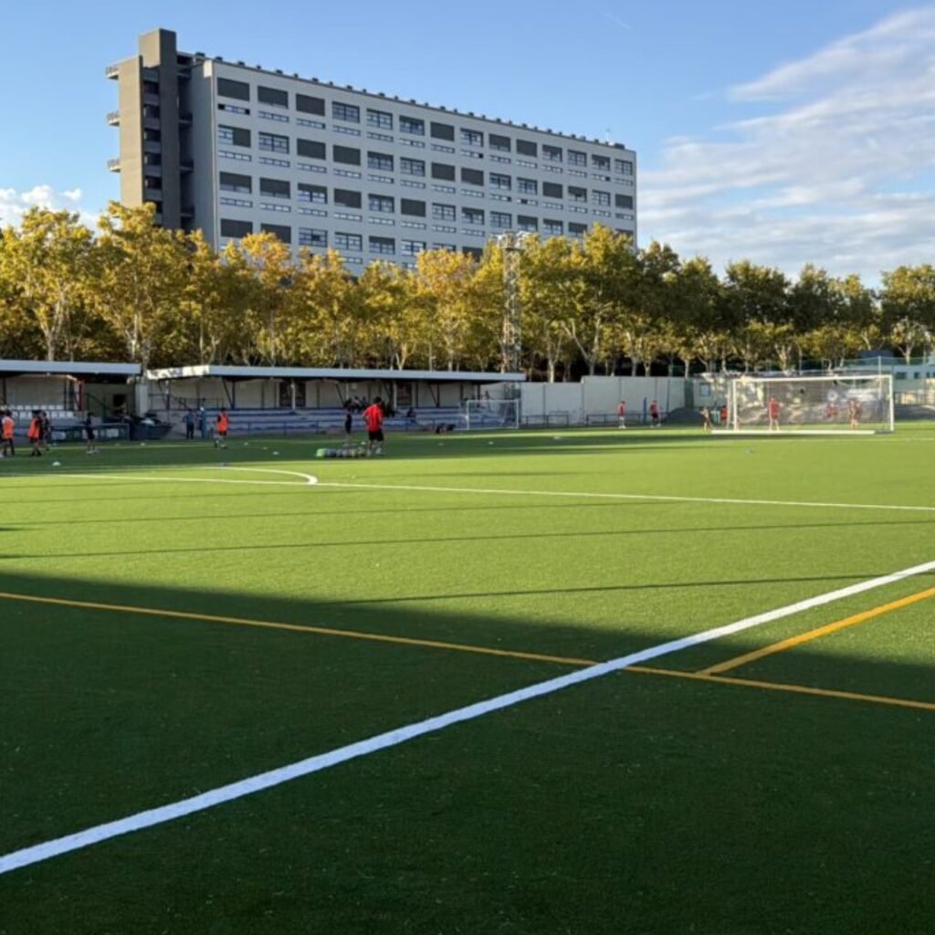 Tres Cantos estrena la renovación del campo de fútbol Jaime Mata